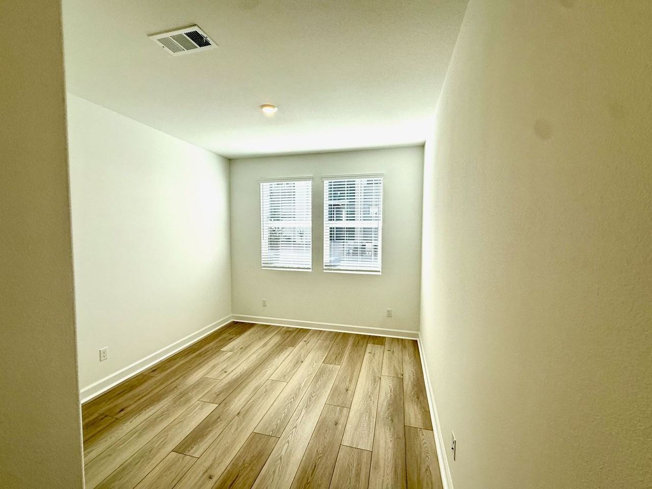 300 Triangular Rd - Photo 5 of 34