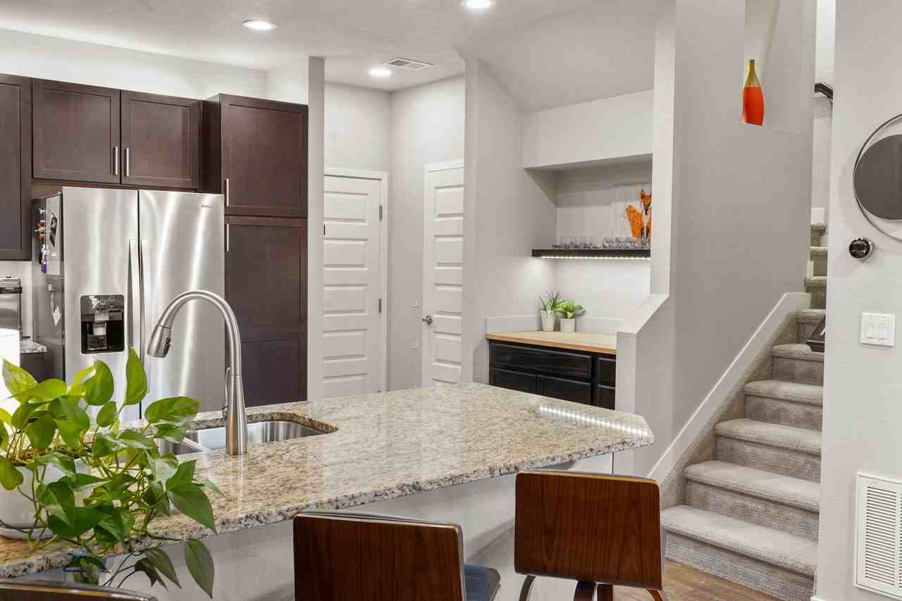 6761 Warren Dr - Photo 4 of 21