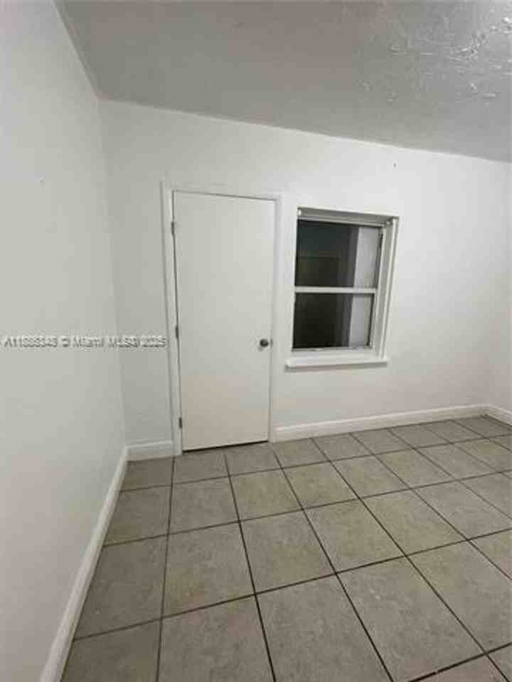 5921 Southwest 62nd Street #0 - Photo 6 of 9