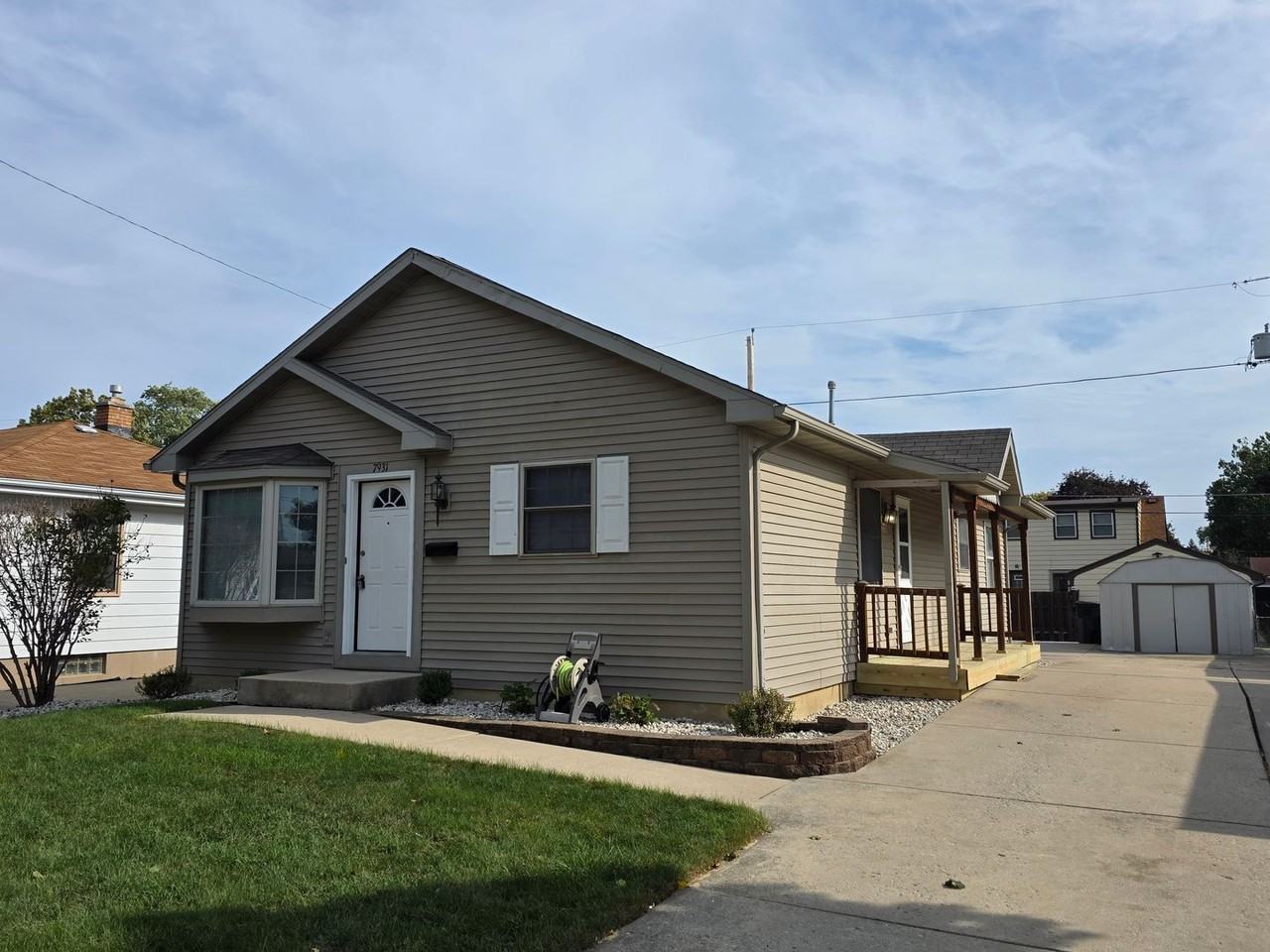 7931 45th Ave - Photo 2 of 26