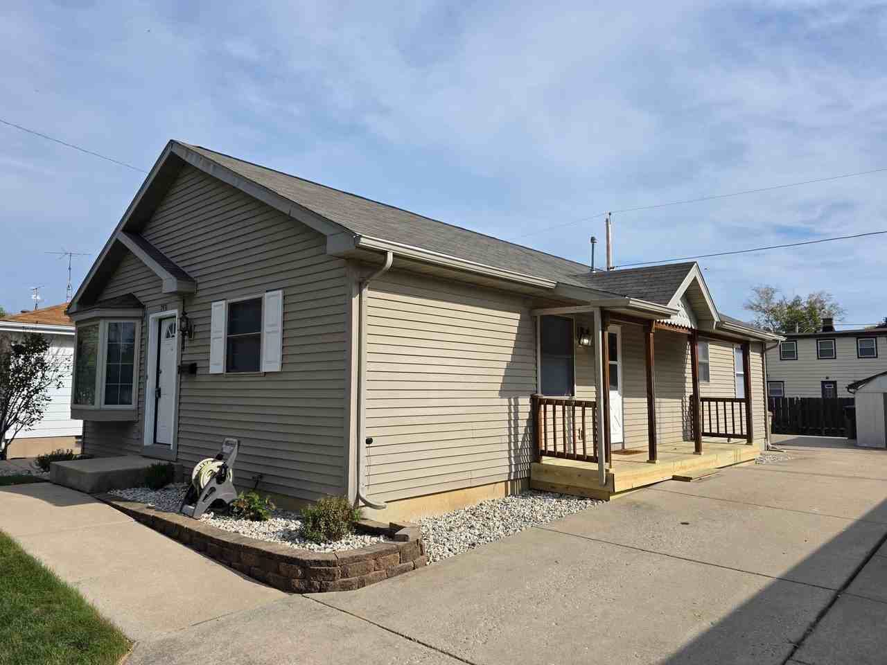 7931 45th Ave - Photo 3 of 26