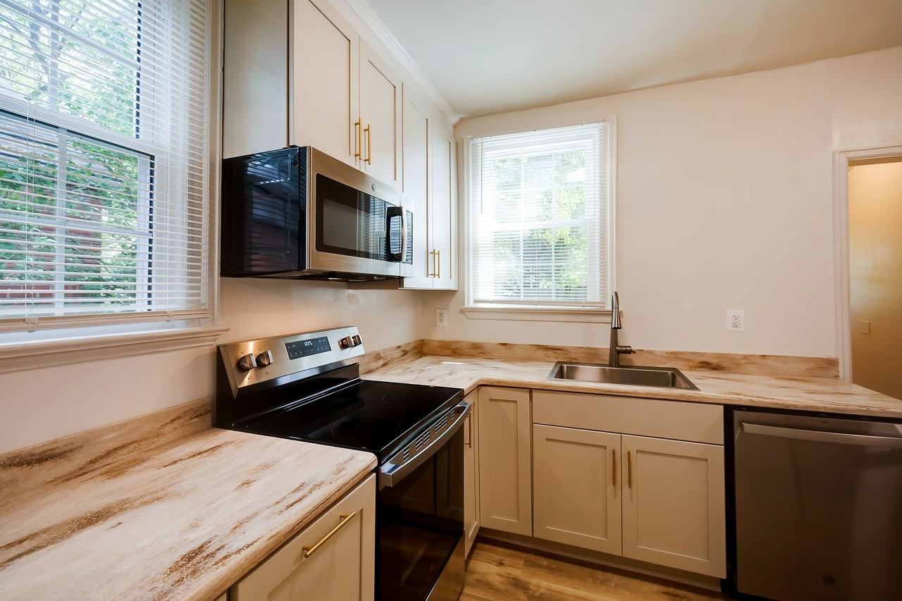 4851 Crescent Street - Photo 3 of 43