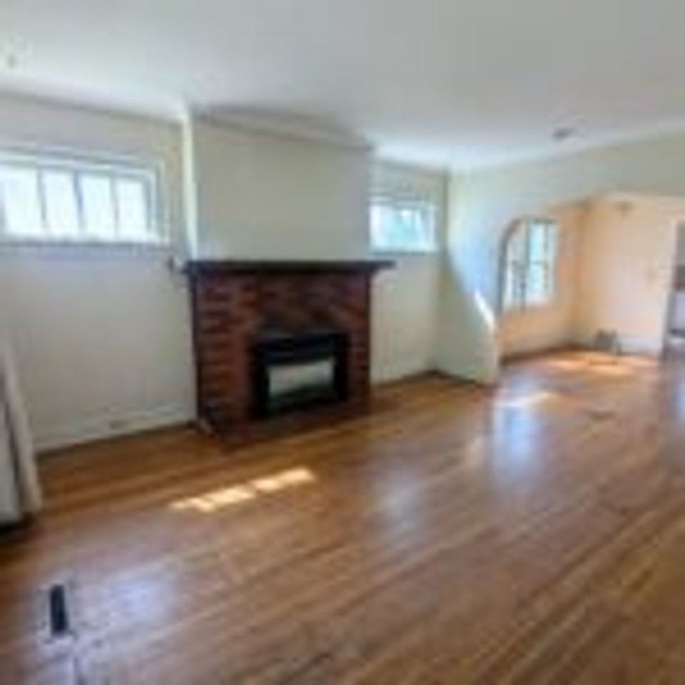 1307 N 20th Ave E - Photo 2 of 17