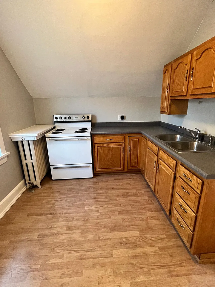 4813 West 5th Street - Photo 2 of 16