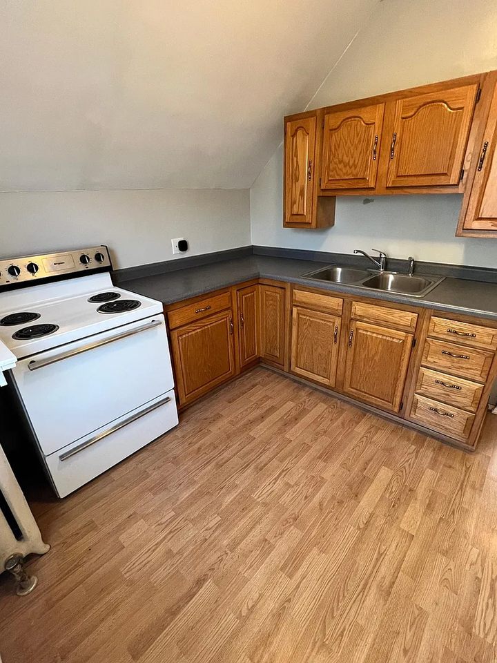 4813 West 5th Street - Photo 3 of 16