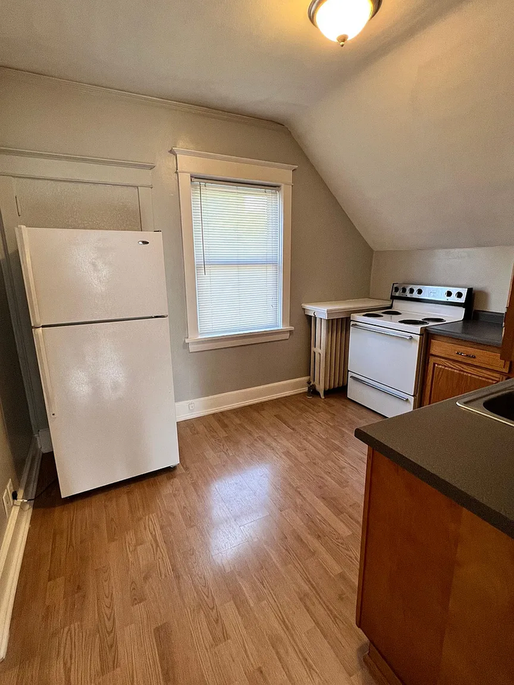 4813 West 5th Street - Photo 4 of 16