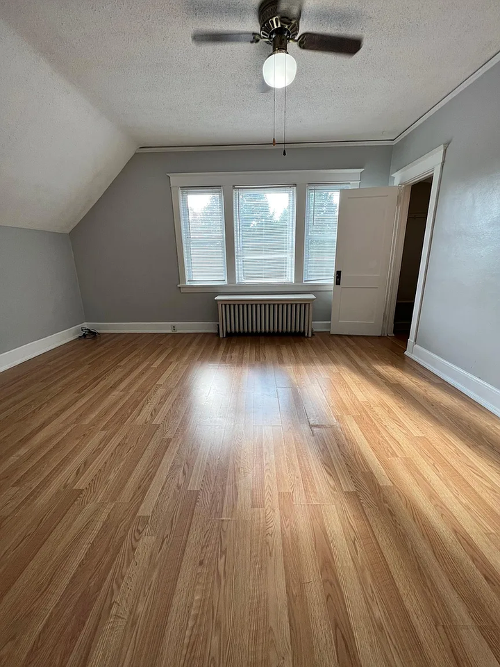 4813 West 5th Street - Photo 5 of 16