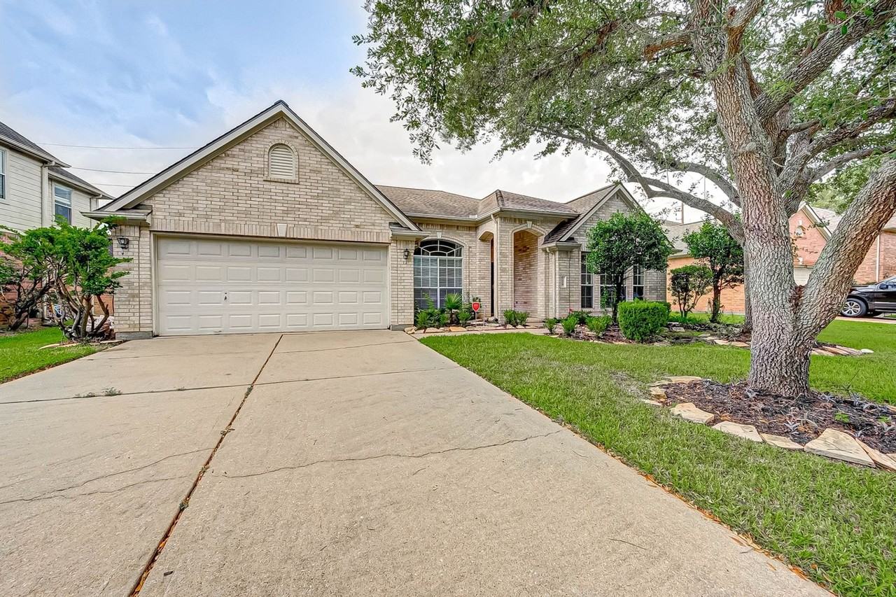 1410 Greenway Village Dr - Photo 2 of 43