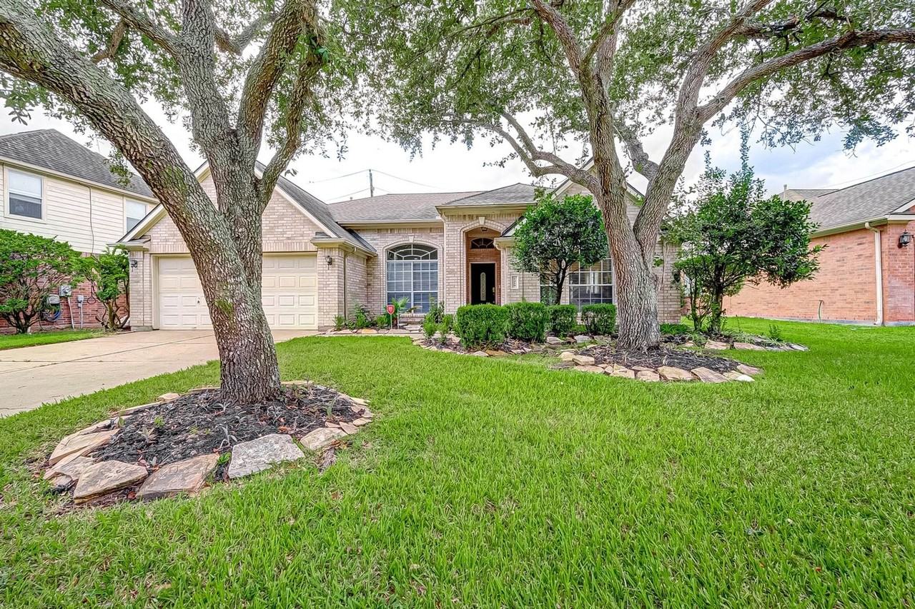 1410 Greenway Village Dr - Photo 4 of 43