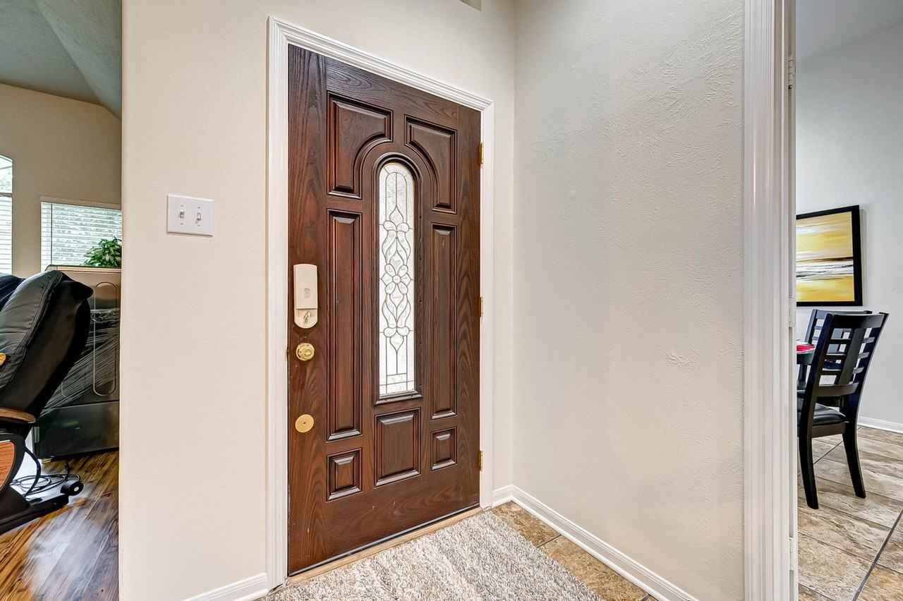 1410 Greenway Village Dr - Photo 5 of 43