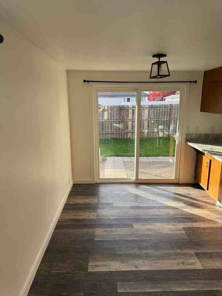 754 Edgemont Way - Photo 4 of 15