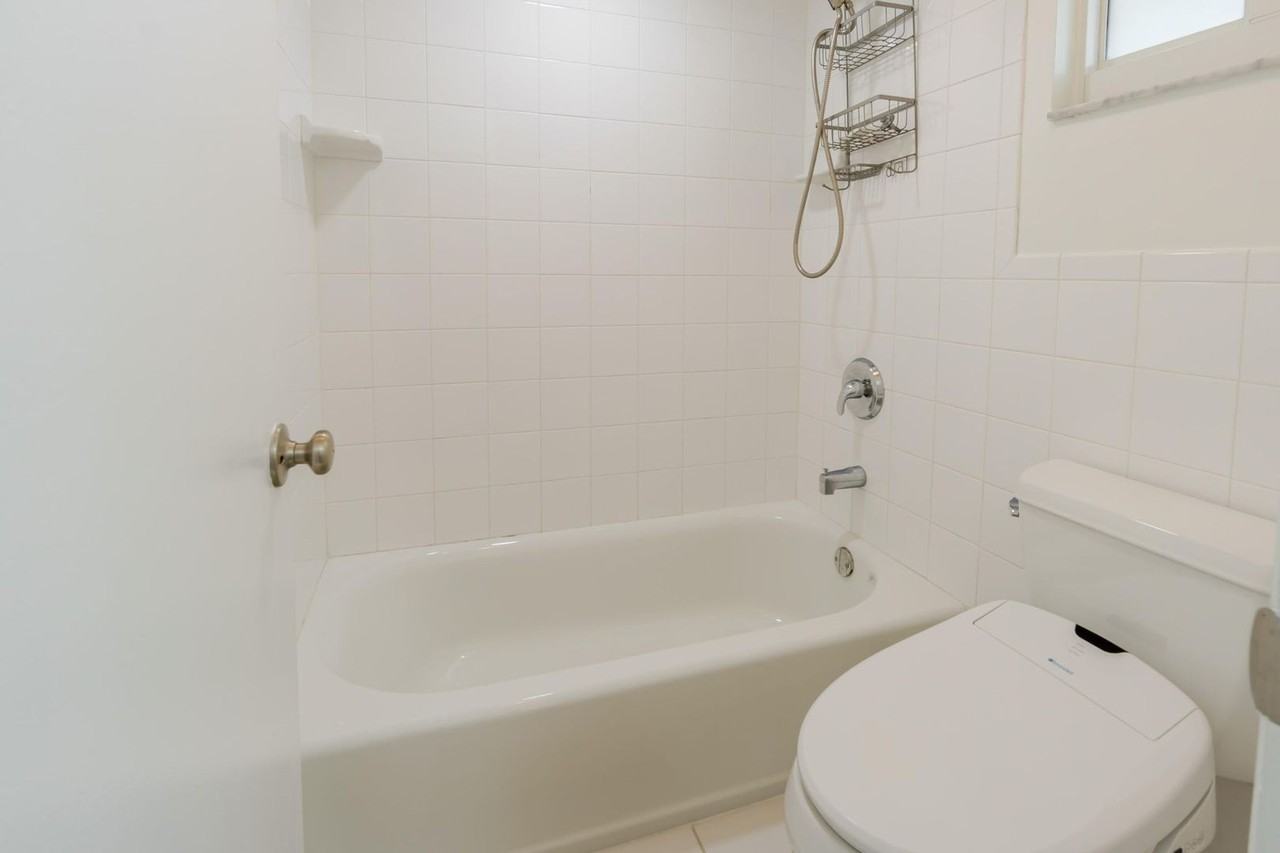 3069 Nw 27th Ter - Photo 4 of 50