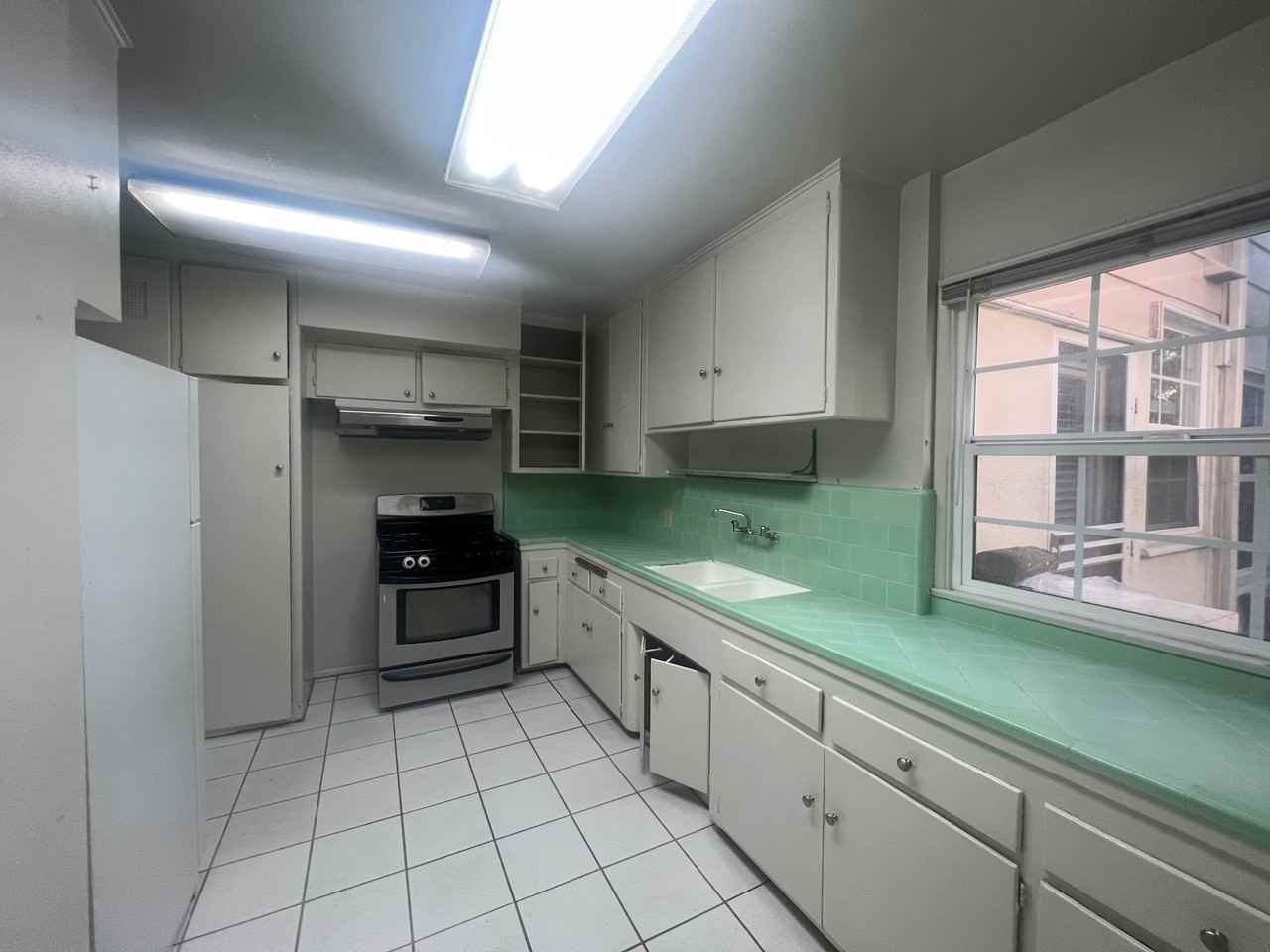 2111 HUNTINGTON/1801 - Photo 4 of 10