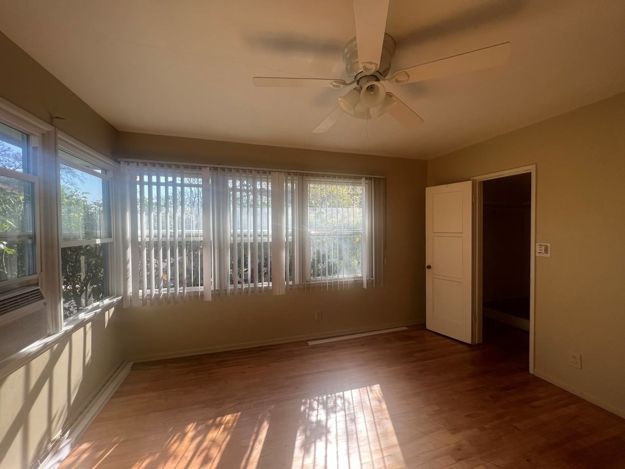 2111 HUNTINGTON/1801 - Photo 6 of 10