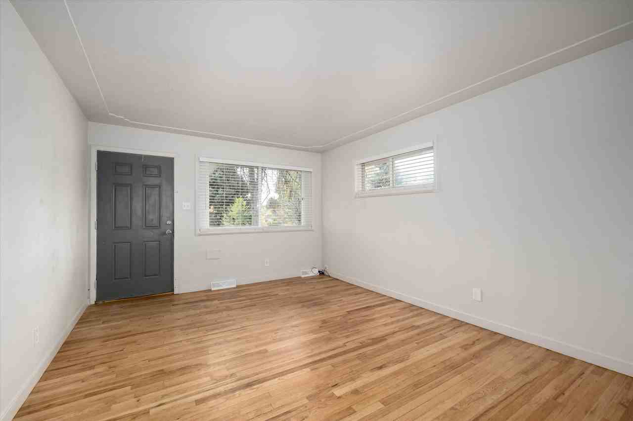 927 STUART ST - Photo 3 of 20