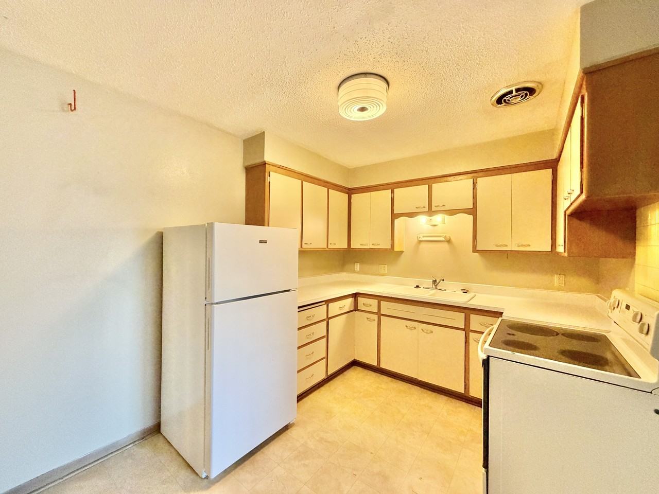 625 Vera Court - Photo 2 of 26