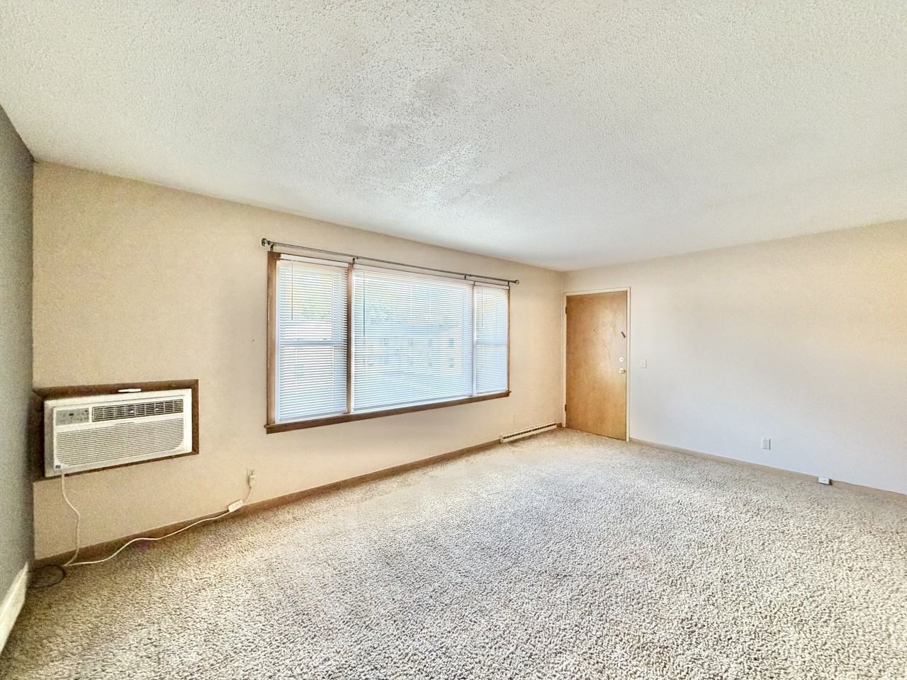 625 Vera Court - Photo 3 of 26