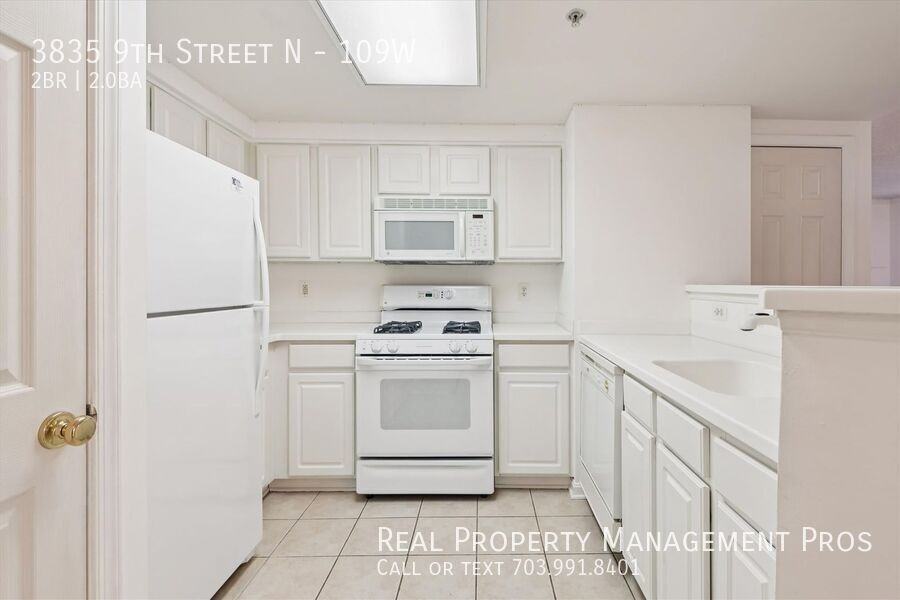 3835 9th St N #109W - Photo 3 of 33