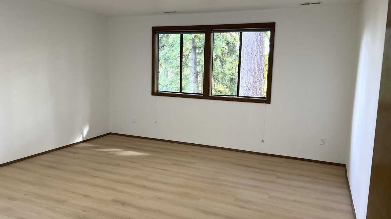 4630 142nd Place Southeast, Unit B - Photo 4 of 15