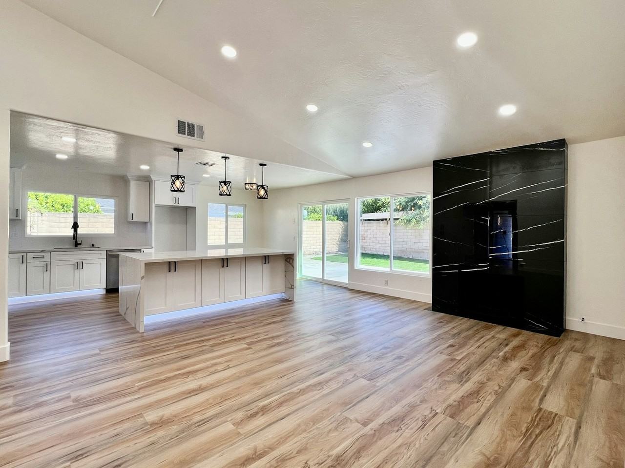 17472 Bellport Circle - Photo 4 of 22