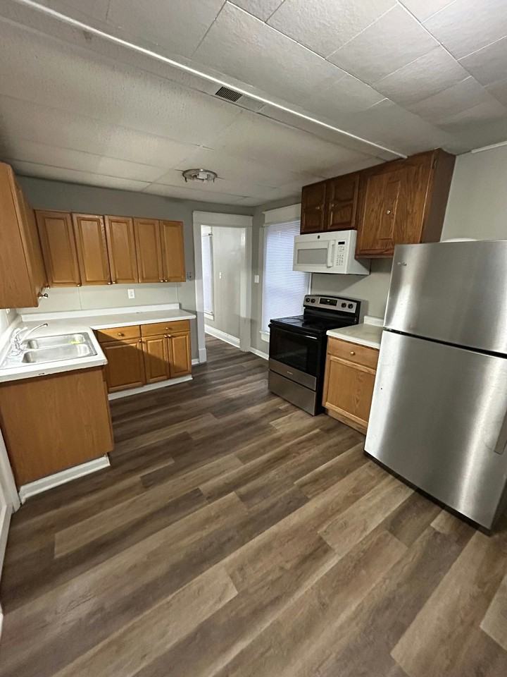 3715 Center Street - Photo 3 of 11