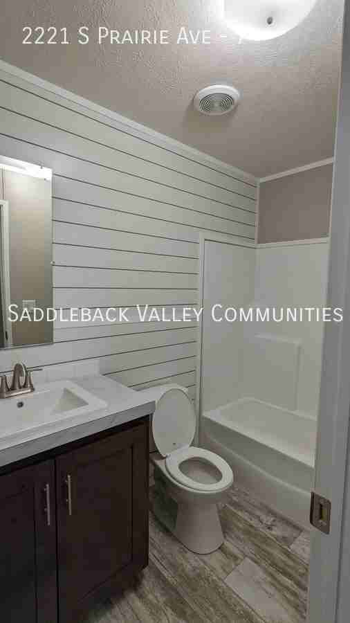 2221 S Prairie Ave #7 - Photo 5 of 10