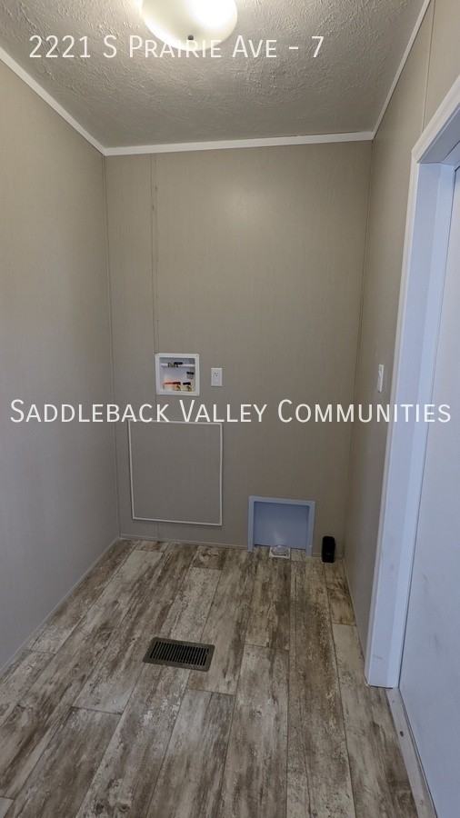 2221 S Prairie Ave #7 - Photo 7 of 10