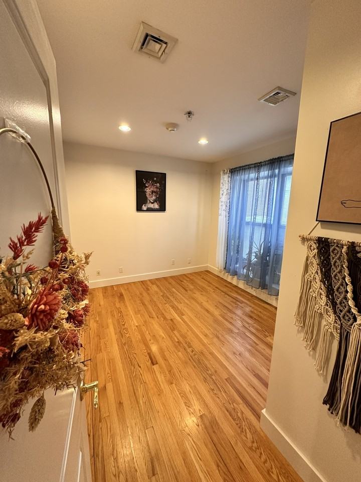 523 2nd Ave - Photo 3 of 10