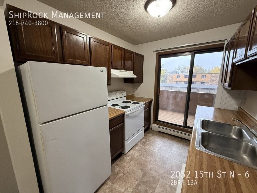 2052 15th St N #6 - Photo 4 of 14