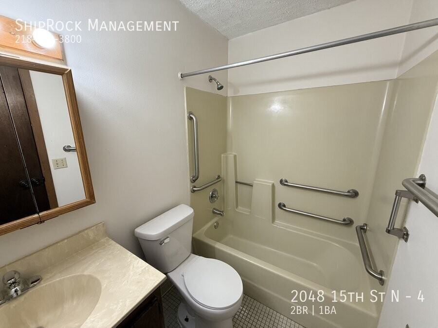 2048 15th St N #4 - Photo 7 of 18