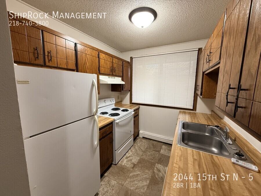 2044 15th St N #5 - Photo 4 of 9