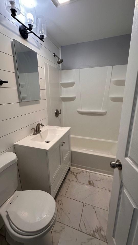 605 Park Plaza - Photo 4 of 7