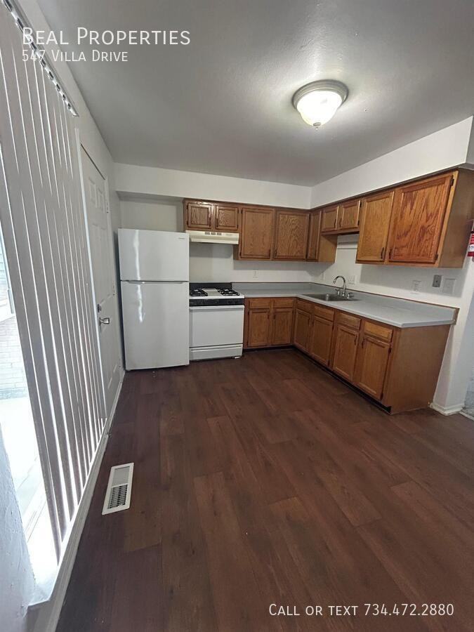 547 Villa Drive - Photo 3 of 8