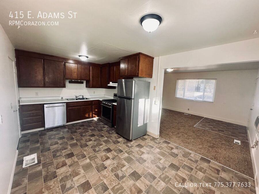 415 E Adams St - Photo 3 of 11