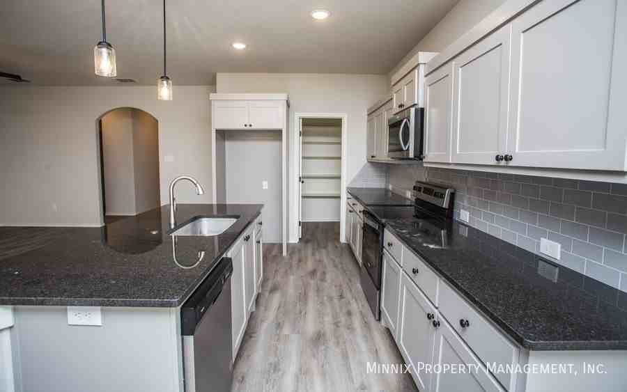 2709 137th St - Photo 6 of 34