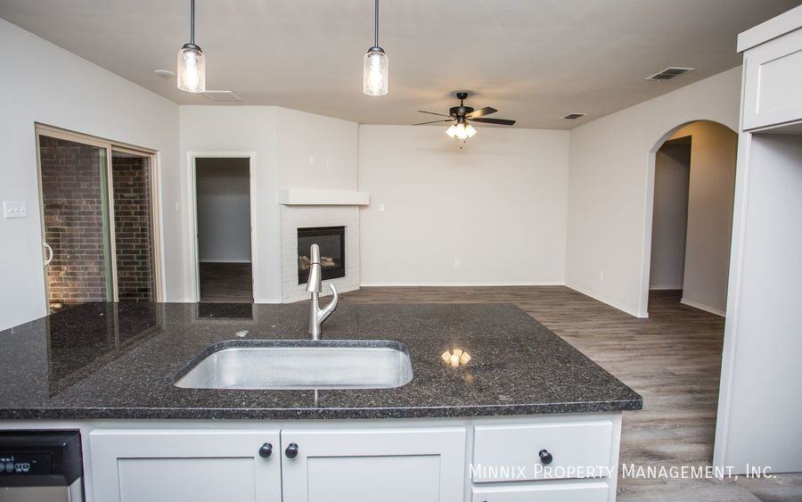 2709 137th St - Photo 7 of 34