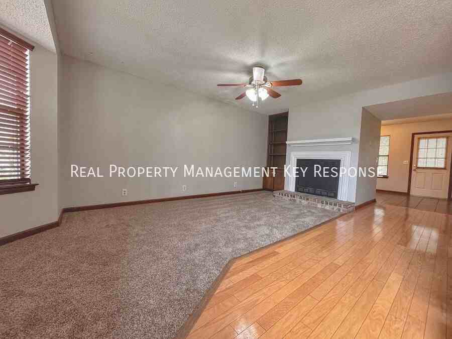 583 Thomas Jefferson Circle - Photo 2 of 12