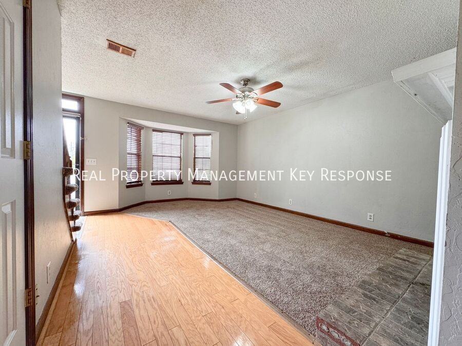 583 Thomas Jefferson Circle - Photo 3 of 12