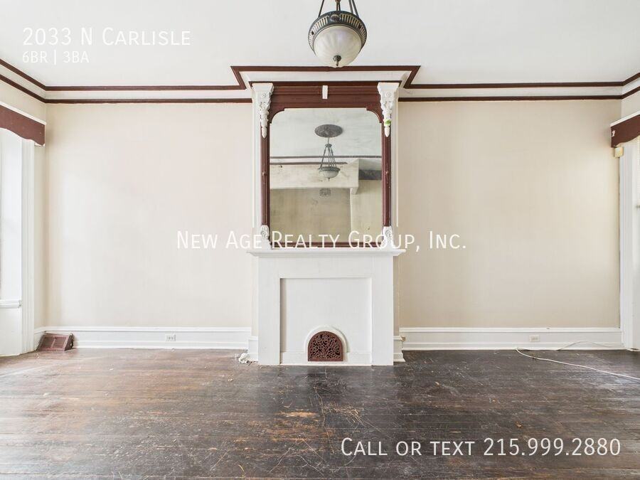 2033 N Carlisle St - Photo 3 of 15