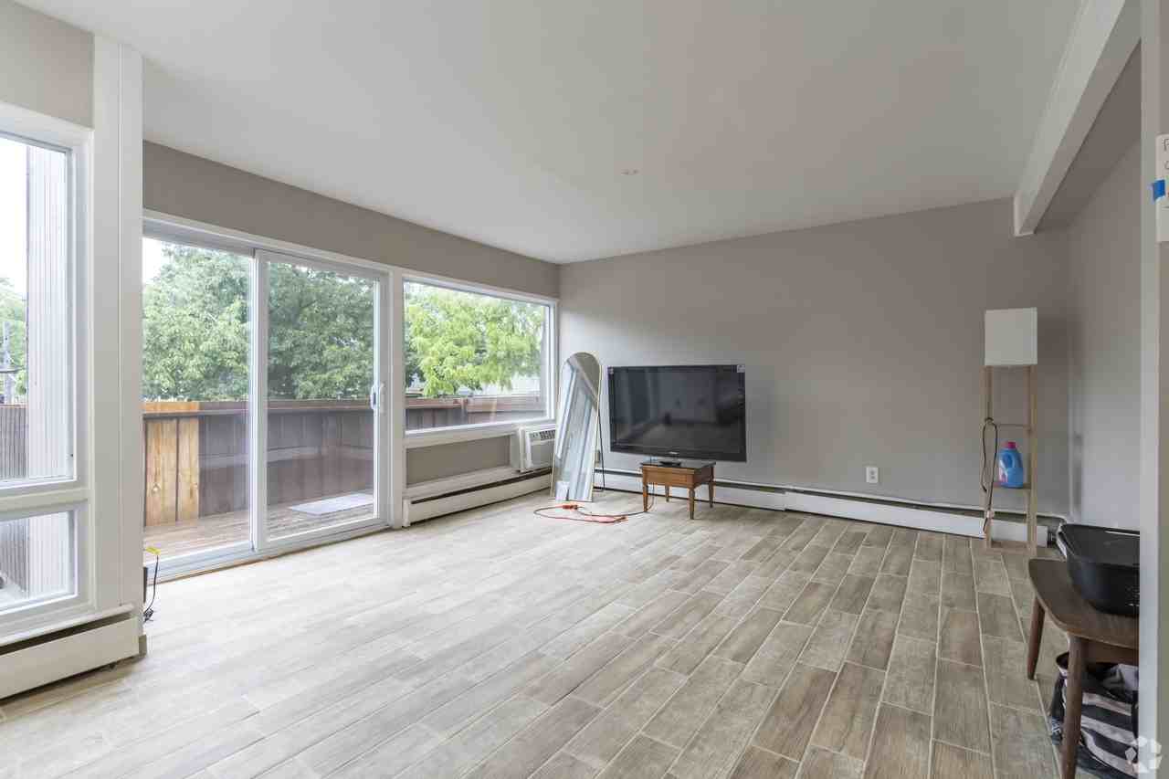 832 Packard St #7 - Photo 6 of 11