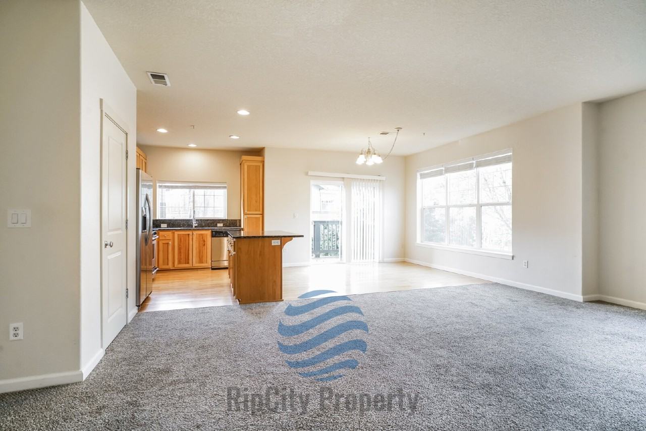 1090 Sw 170th Ave #201