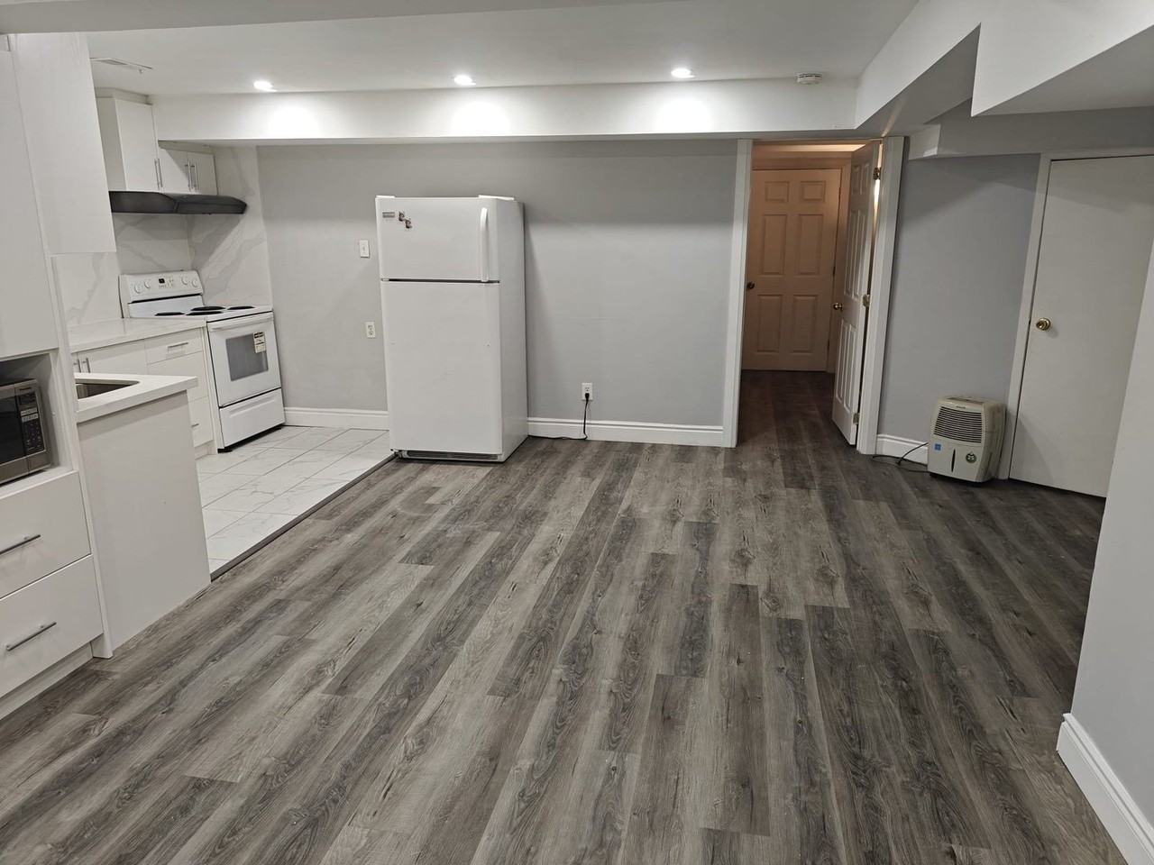 625 Eastgate Walk - Photo 3 of 12