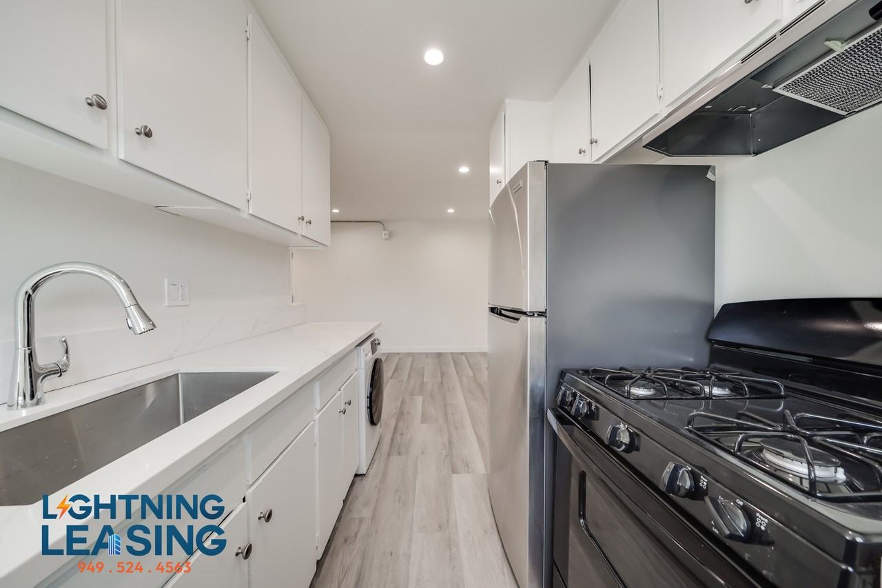 13160 Victory Blvd #A - Photo 4 of 33