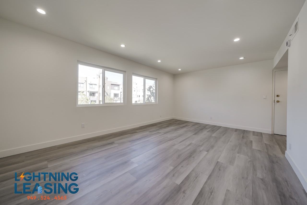 13160 Victory Blvd #A - Photo 5 of 33