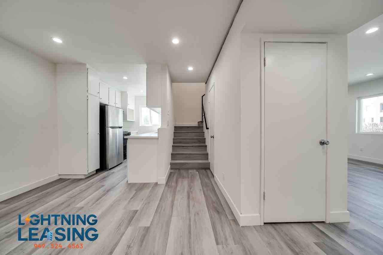 13160 Victory Blvd #A - Photo 6 of 33