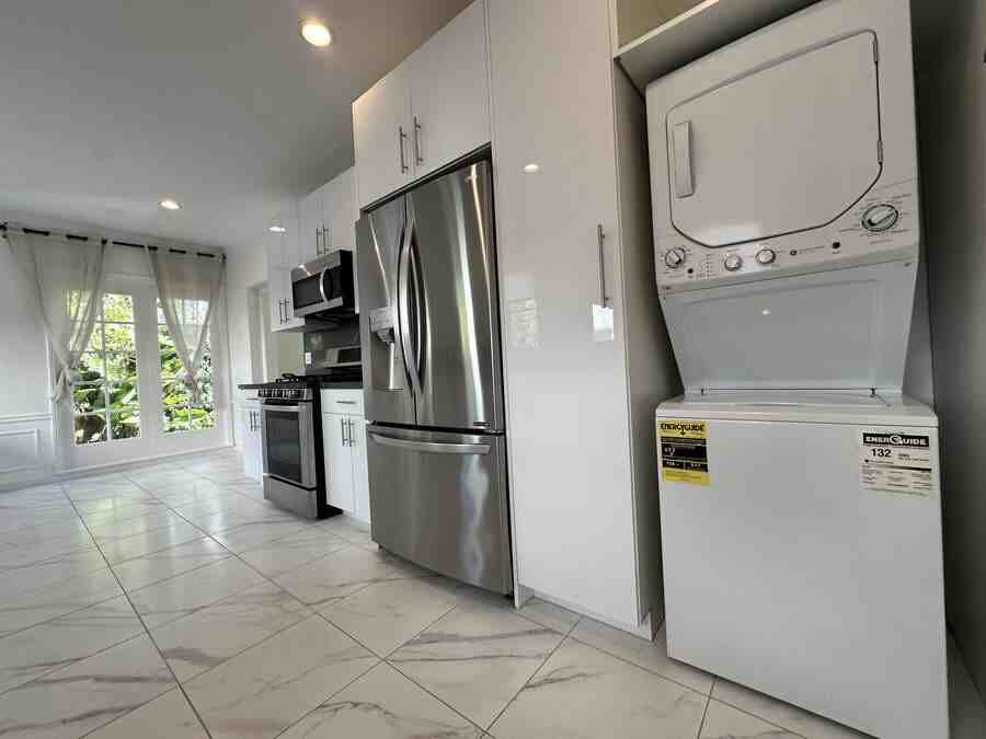 1407 N Laurel Ave - Photo 2 of 23