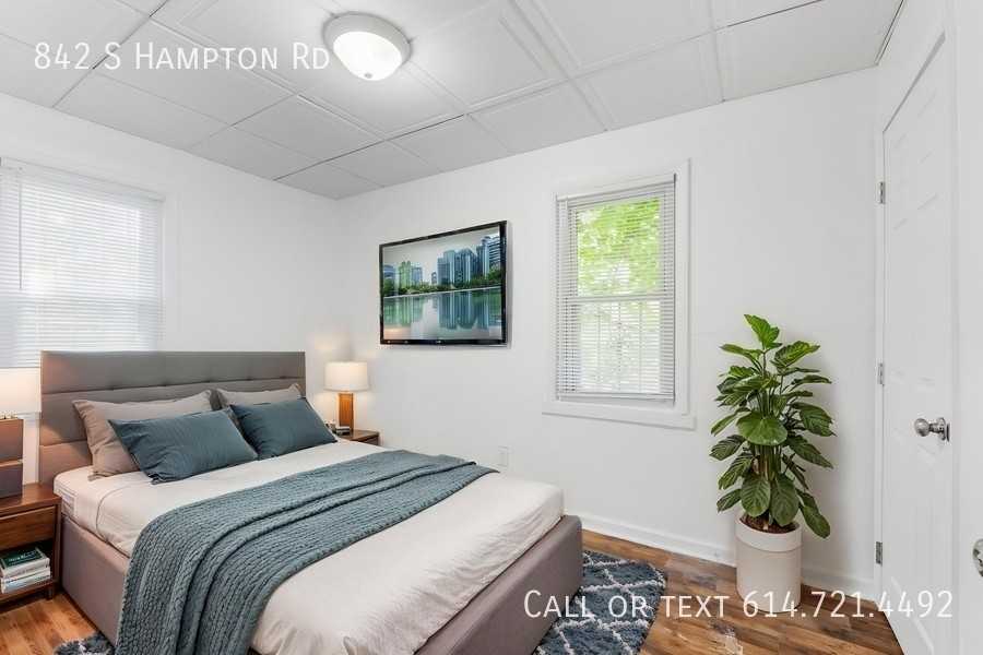 842 S Hampton Rd - Photo 2 of 33