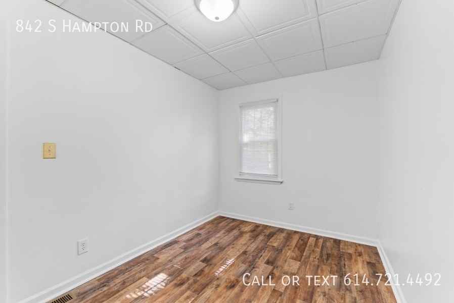 842 S Hampton Rd - Photo 4 of 33