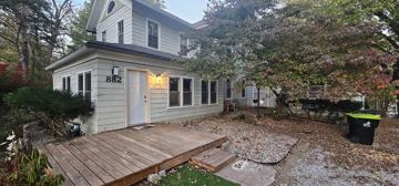 featured image of 882 Locust Dr #4