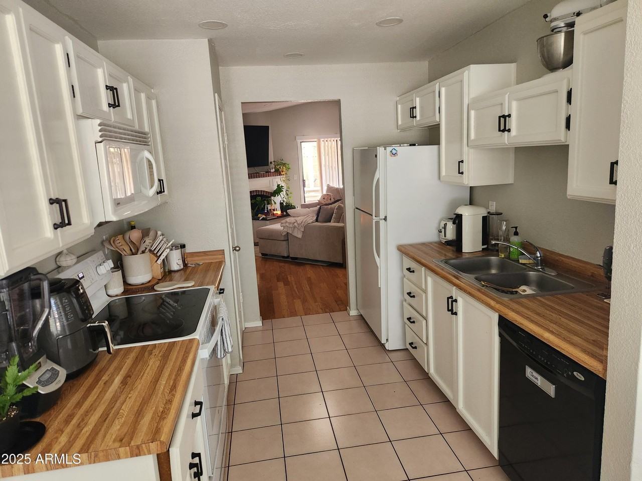 127 E Danbury Rd - Photo 6 of 15